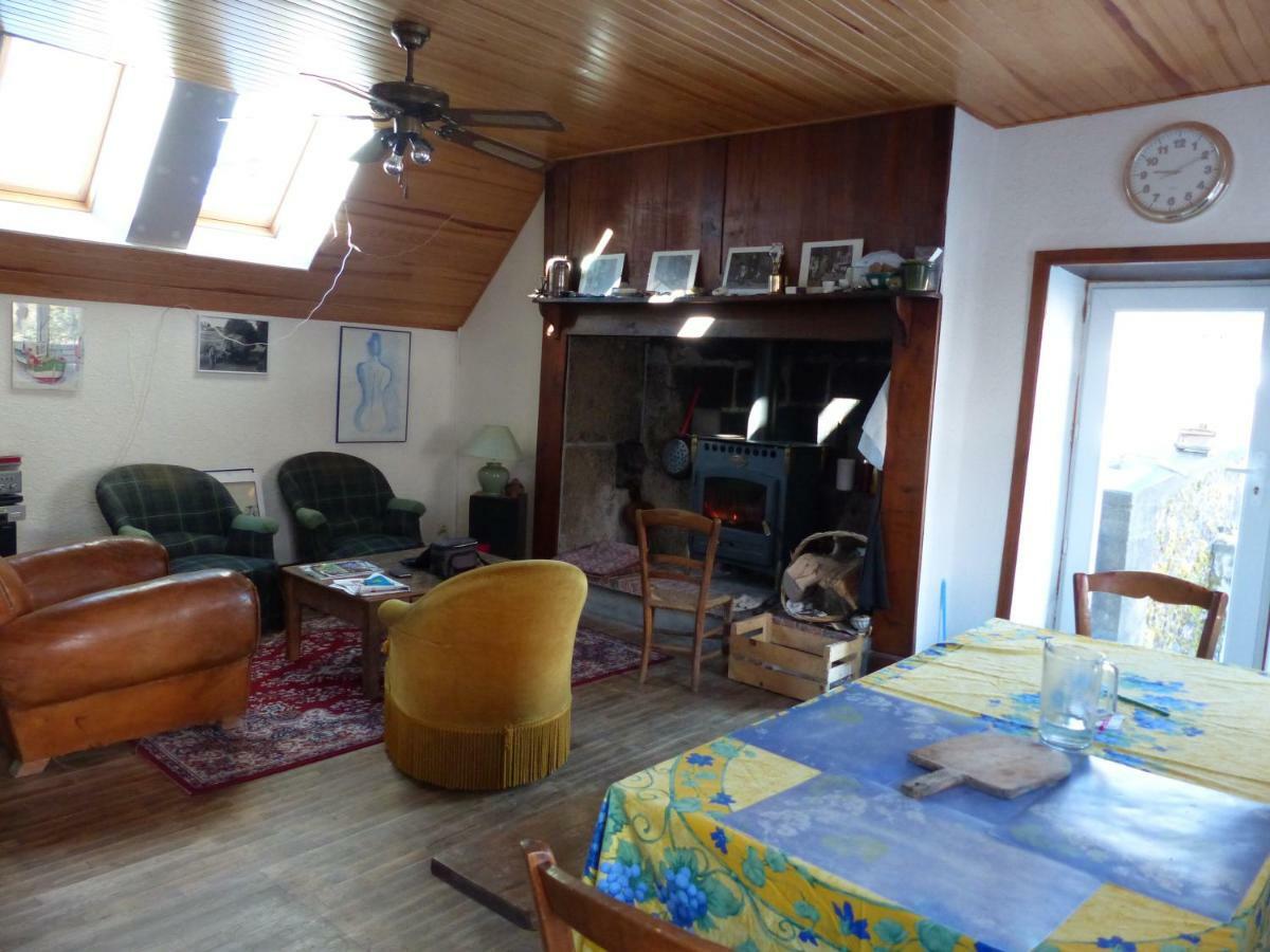 Maison Du Pays De Salers Dans Le Parc Des Volcans D'Auvergne Saint-Projet-de-Salers Exteriör bild